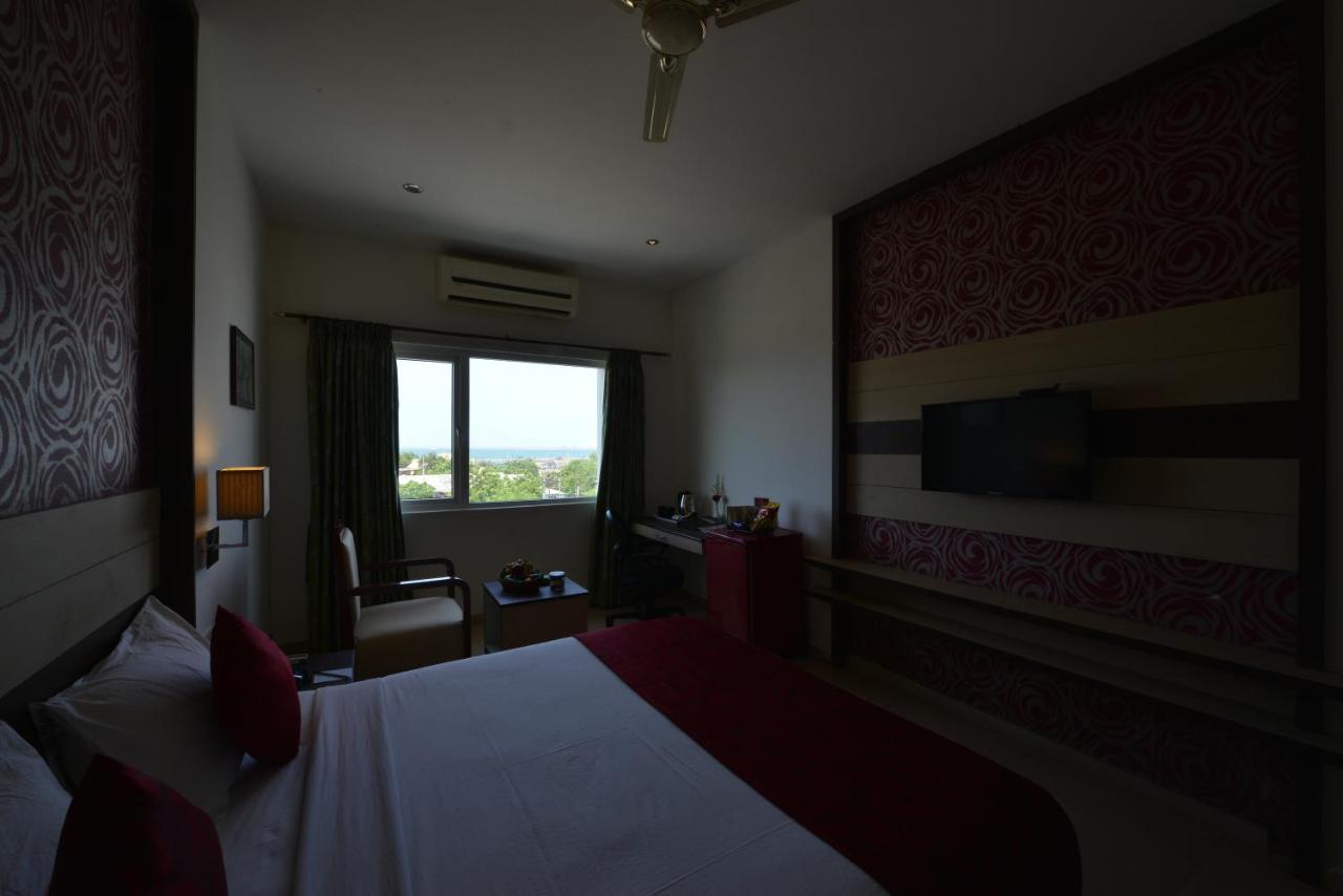 SRM Hotel Thoothukudi Buitenkant foto
